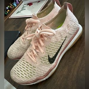 NIKE Zoom women’s size 8